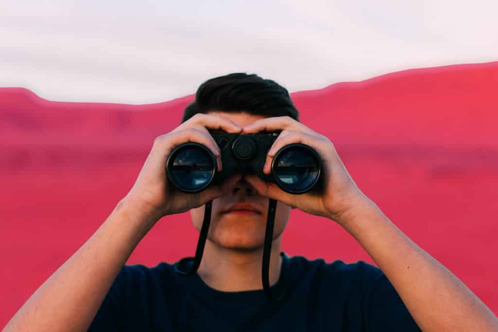 IT-Systemadministrator sucht nach Sicherheitslücken